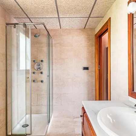 Casa Rustica Con Piscina Y Jardin Holiday home Pineda de Mar